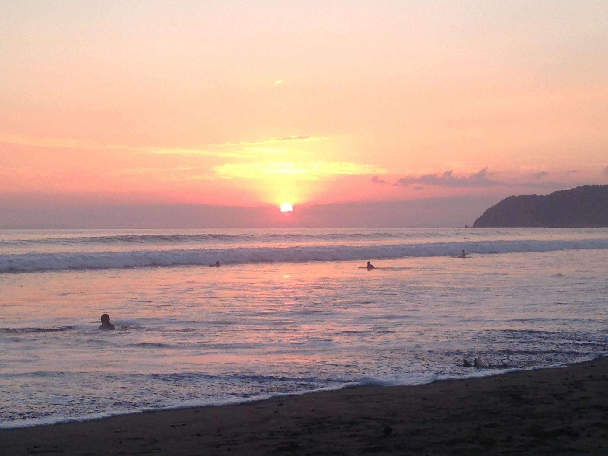 Hotel Mango Mar Jaco Bagian luar foto