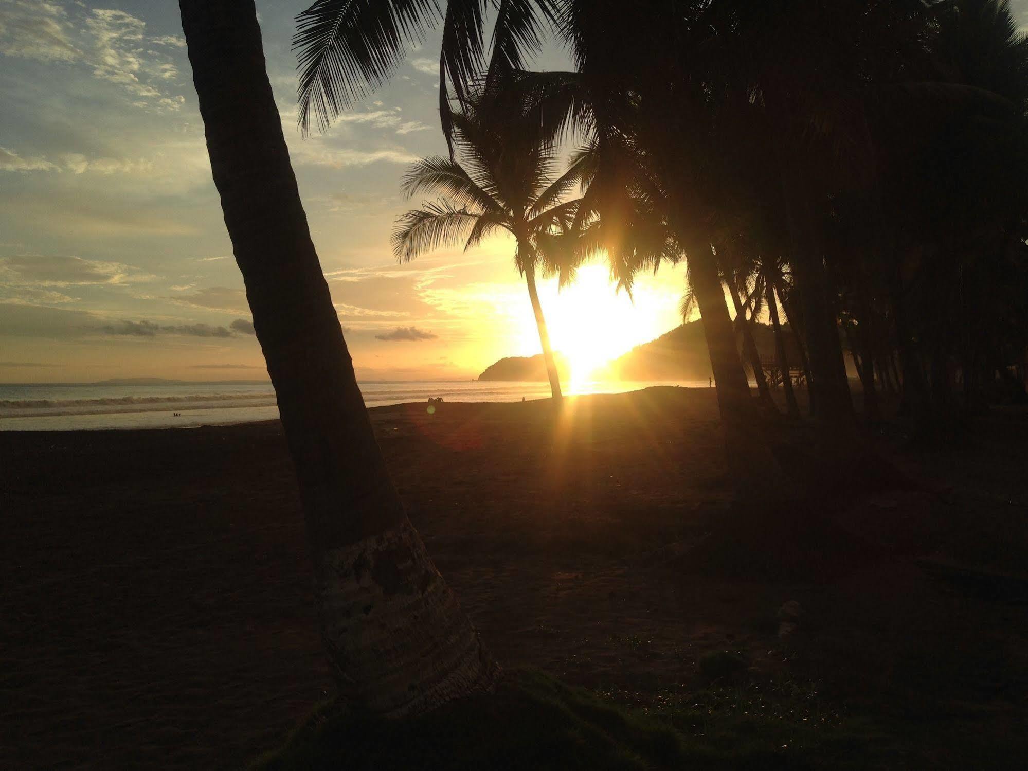 Hotel Mango Mar Jaco Bagian luar foto