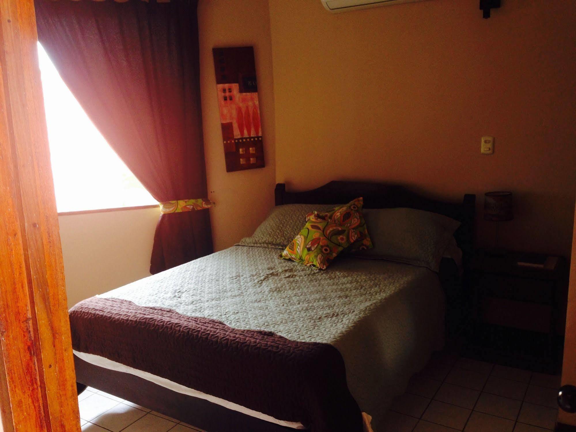 Hotel Mango Mar Jaco Bagian luar foto