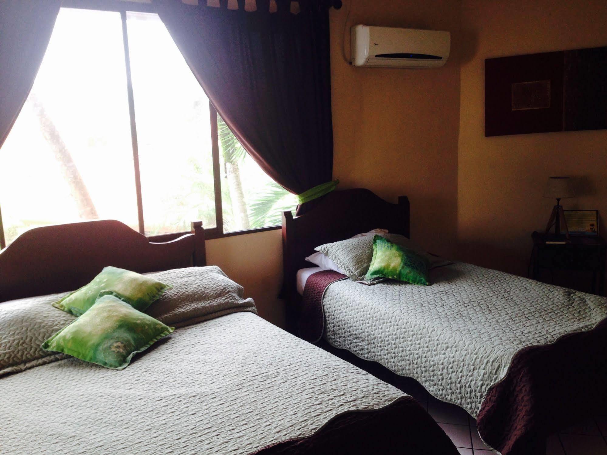 Hotel Mango Mar Jaco Bagian luar foto