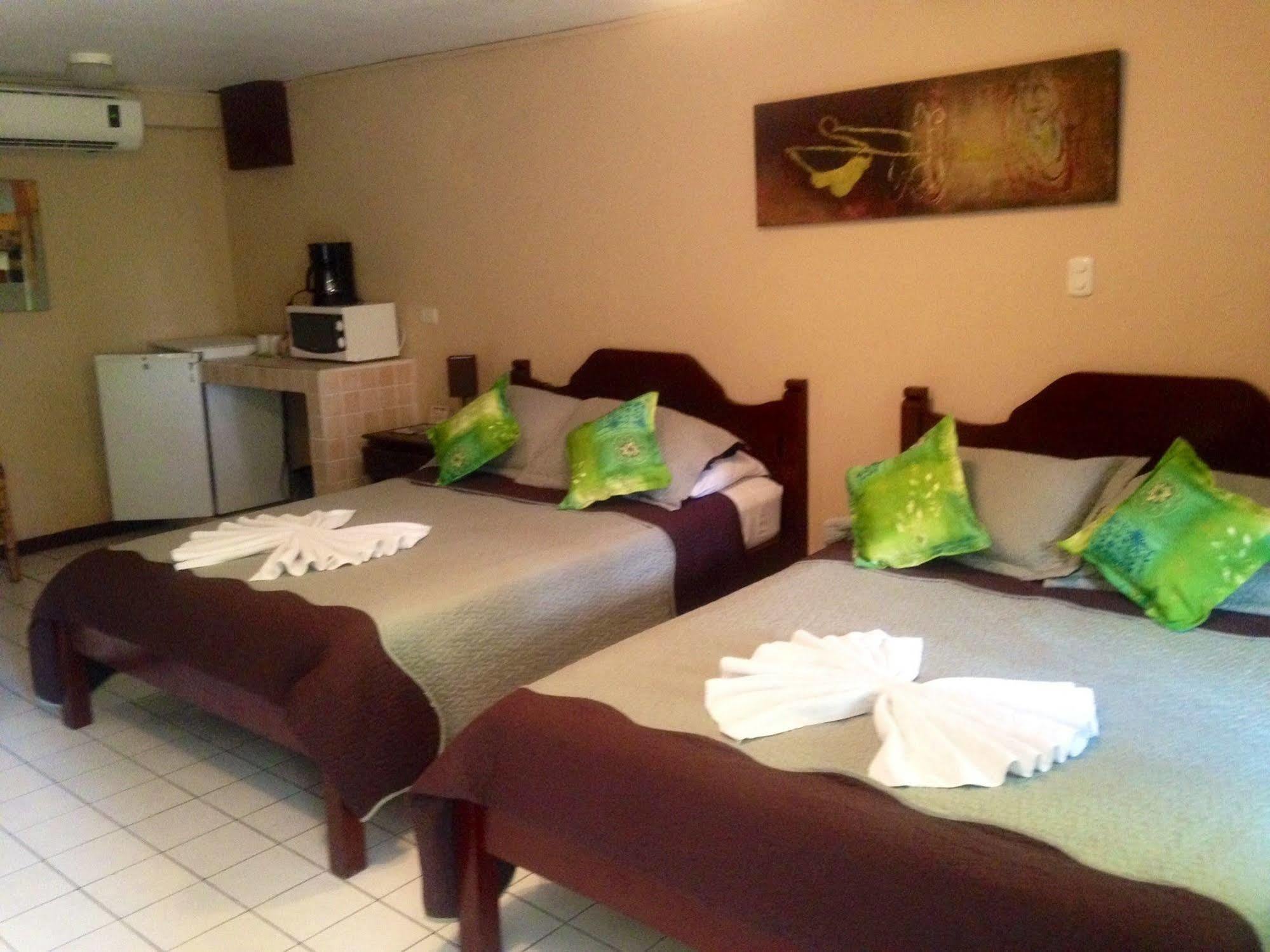 Hotel Mango Mar Jaco Bagian luar foto
