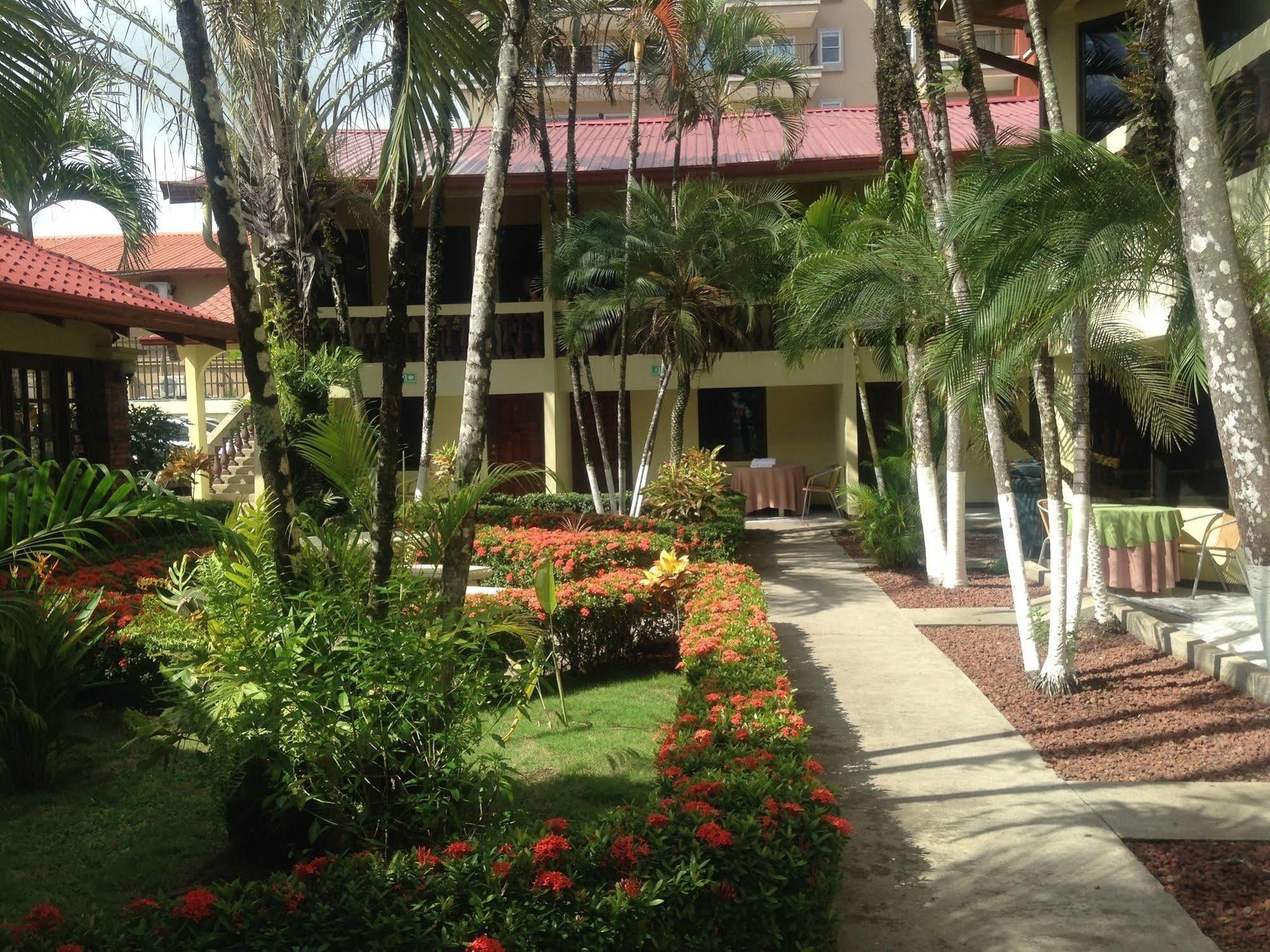Hotel Mango Mar Jaco Bagian luar foto