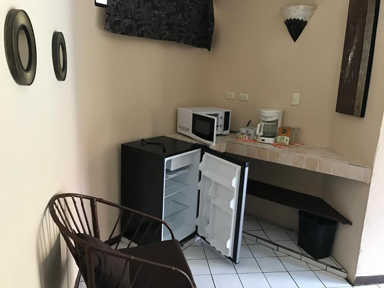 Hotel Mango Mar Jaco Bagian luar foto
